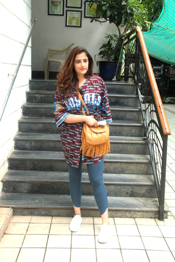 photos nupur sanon snapped in bandra 4