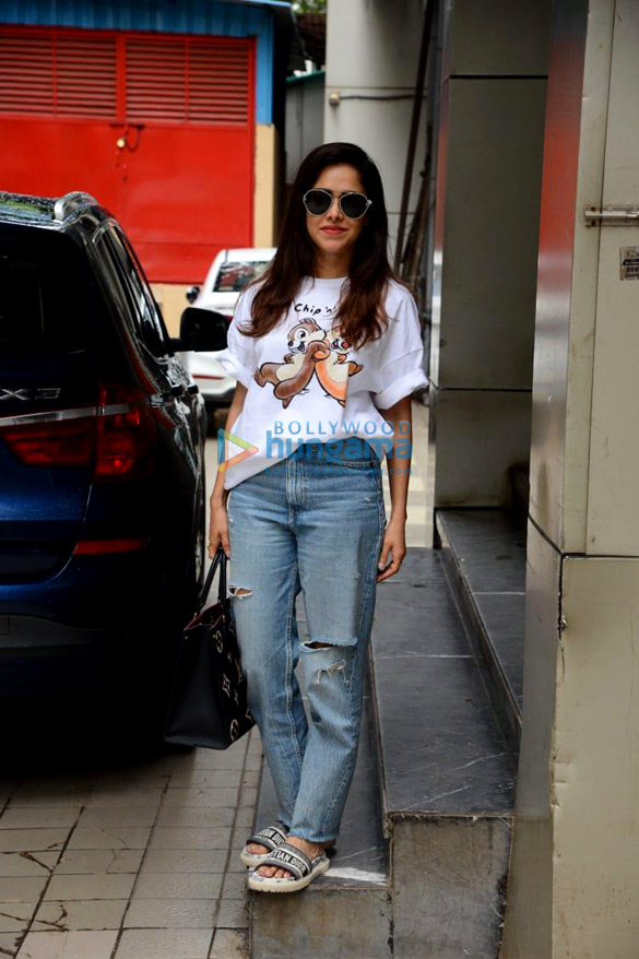 Photos: Nushrratt Bharuccha spotted at a clinic in Bandra Photos: Nushrratt Bharuccha spotted at a clinic in Bandra