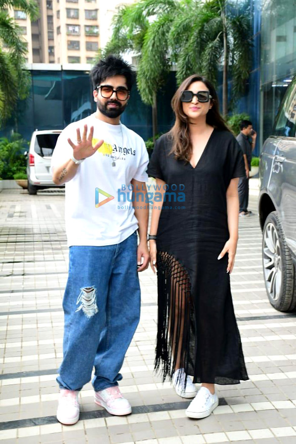 Photos: Parineeti Chopra and Harrdy Sandhu snapped in Andheri