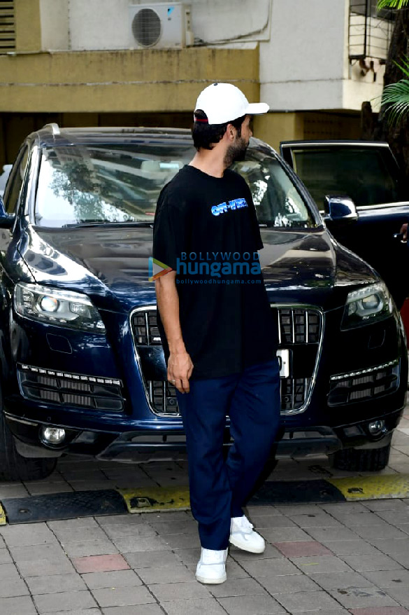 photos rajkummar rao snapped in juhu 3 2