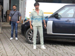Photos: Ranbir Kapoor and Vaani Kapoor spotted at Kalina airport