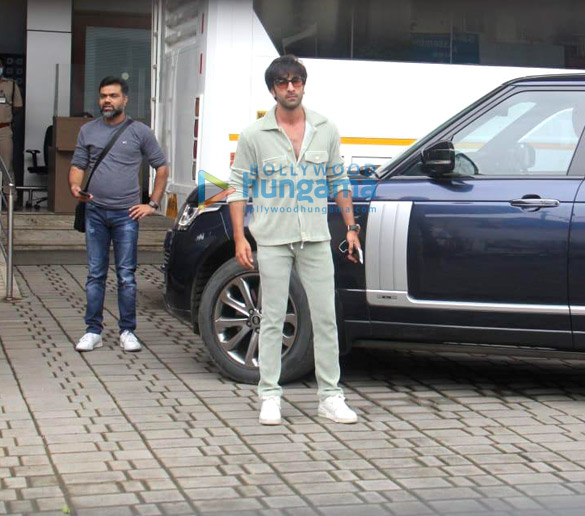photos ranbir kapoor and vaani kapoor spotted at kalina airport 3