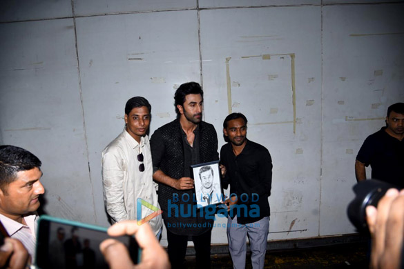 photos ranbir kapoor joins mother neetu kapoor on the sets of dance deewane juniors along with vaani kapoor for shamshera promotions 8