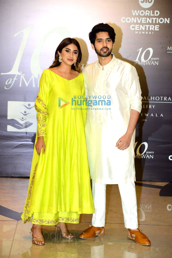 photos ranveer singh deepika padukone shabana azmi and others grace the red carpet of manish malhotras mijwan couture show 12