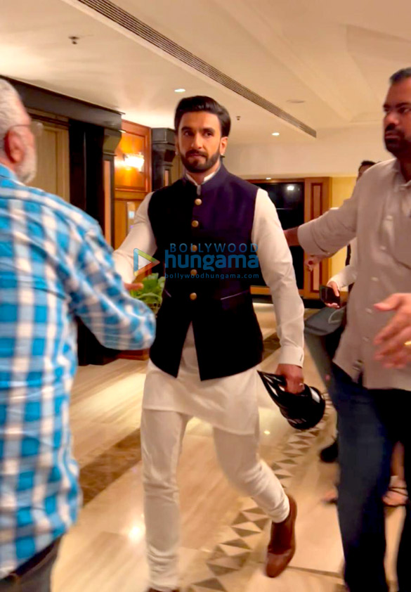 photos ranveer singh spotted in bandra 4 2