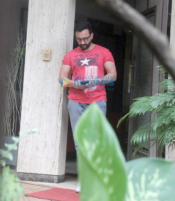 photos saif ali khan and kareena kapoor khan snapped in bandra 2 2