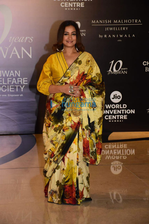 photos shabana azmi anup soni and other celebs grace the red carpet of manish malhotras mijwan couture show 2