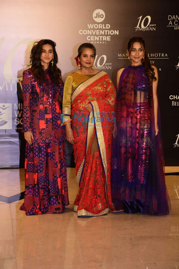 photos shabana azmi anup soni and other celebs grace the red carpet of manish malhotras mijwan couture show 20