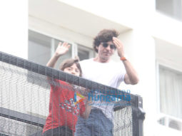 Photos: Shah Rukh Khan greets fans outside Mannat in Bandra on Eid 2022