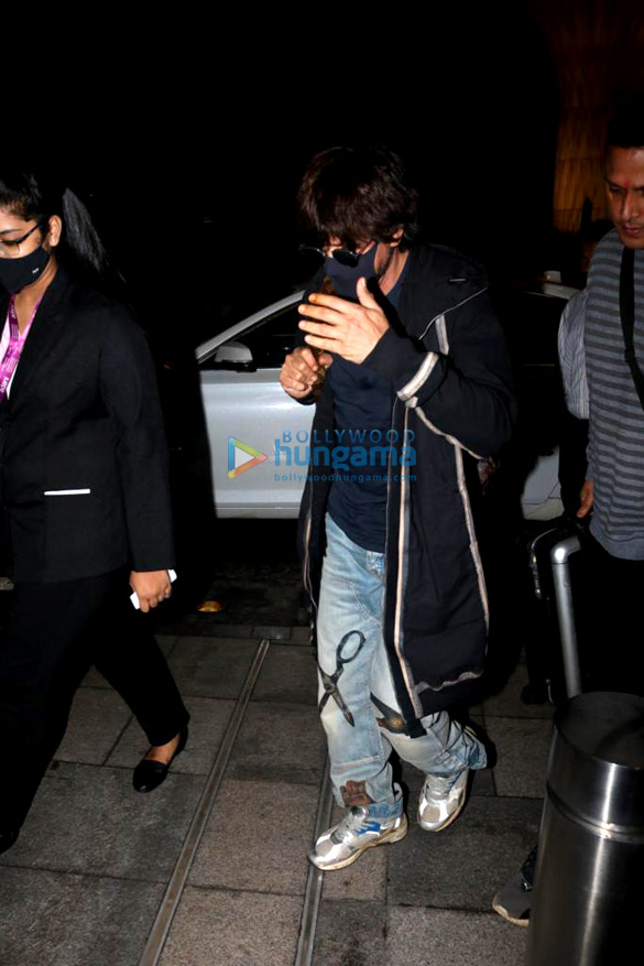 photos shah rukh khan snapped at the airport 3