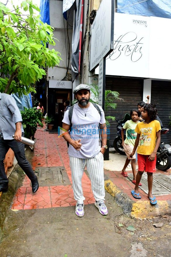photos shraddha kapoor luv ranjan and bosco martis snapped in juhu 6