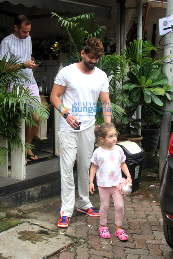 photos sonakshi sinha and zaheer iqbal snapped at a cafe in bandra 2