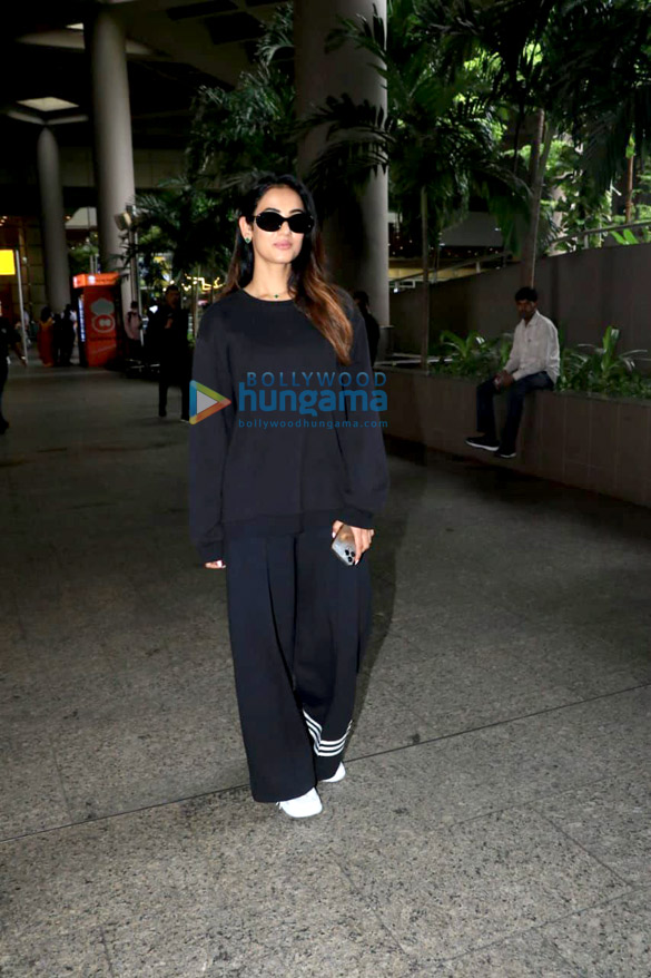photos sonal chauhan snapped at the airport 1 5