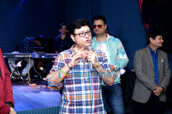 photos sonu nigam sachin pilgaonkar and others snapped at sudesh bhosa 7