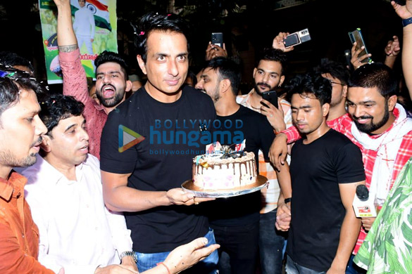 photos sonu sood celebrates his birthday with fans and media 5