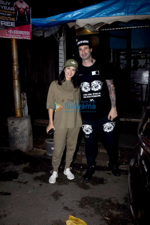 photos sunny leone and her husband spotted outside a restaurant 1