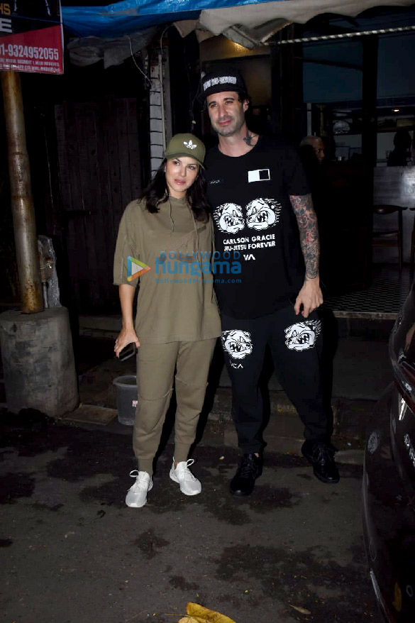 photos sunny leone and her husband spotted outside a restaurant 2