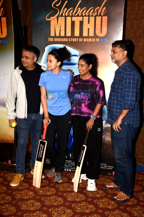 photos taapsee pannu and mithali raj snapped promoting the film shabaash mithu with an indoor cricket match 5