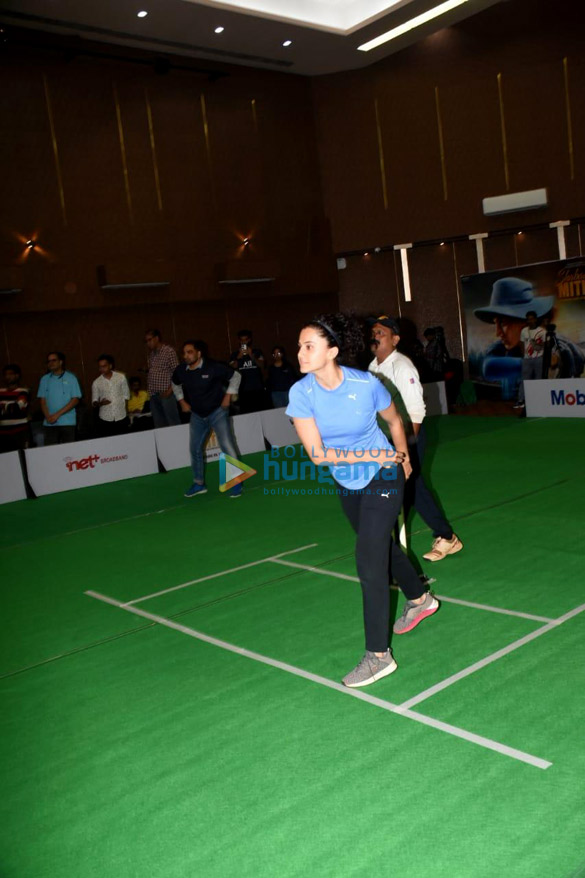 photos taapsee pannu and mithali raj snapped promoting the film shabaash mithu with an indoor cricket match4 1