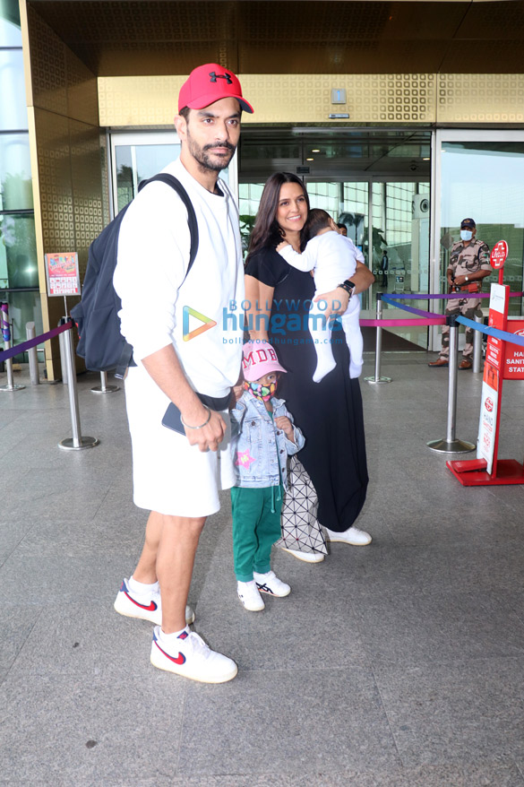 photos urvashi rautela elli avrram and others snapped at the airport 3