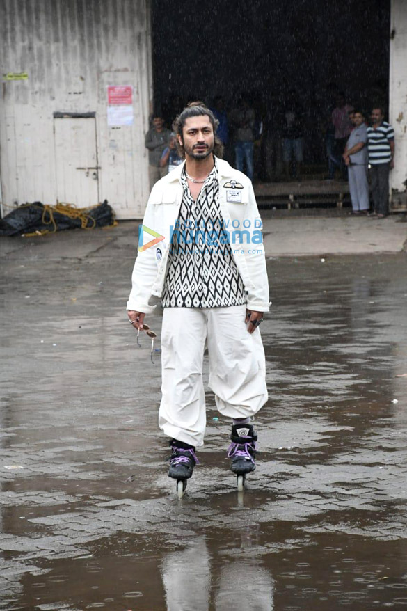 Photos: Vidyut Jammwal spotted at Mehboob Studio in Bandra Photos: Vidyut Jammwal spotted at Mehboob Studio in Bandra