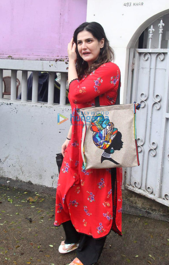 photos zareen khan spotted at dance class in bandra 2