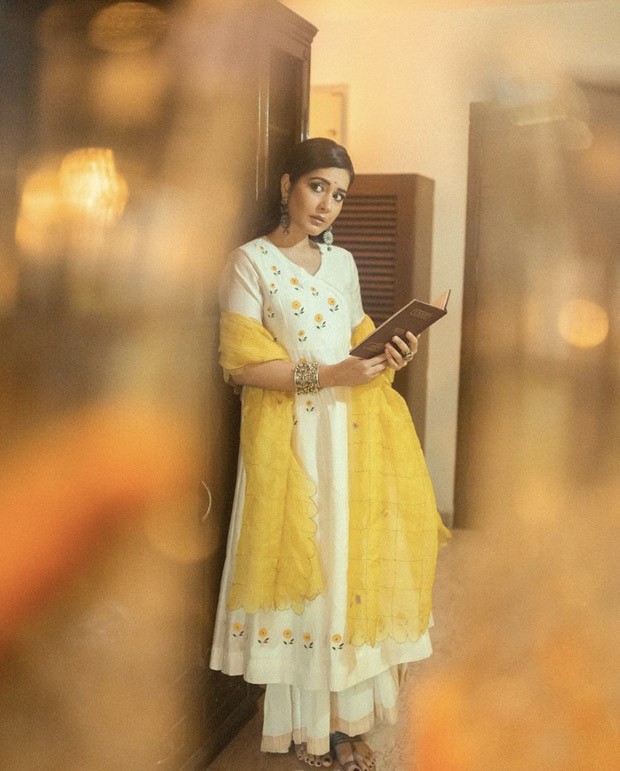 Raashi Khanna picks subtle ivory kurta & palazzos worth Rs. 28,000 for latest photo-shoot