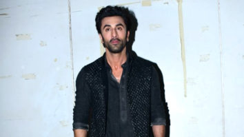 Ranbir Kapoor gets mobbed by paps at Dance Dewaane set