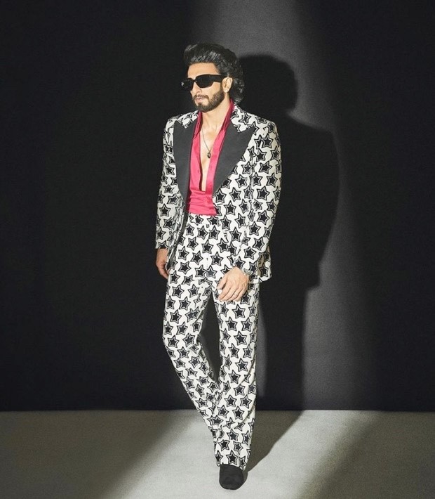 Ranveer Singh nails print-on-print trend with funky Gucci star printed suit for Koffee with Karan 7 Ranveer Singh nails print-on-print trend with funky Gucci star printed suit for Koffee with Karan 7