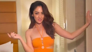 Sandeepa Dhar’s smooth transition into blue saree