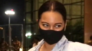 Sonakshi Sinha’s spotted at the airport in a stylish denim oversized jacket