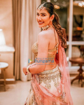 Celebrity Photos of Sonnalli Seygall