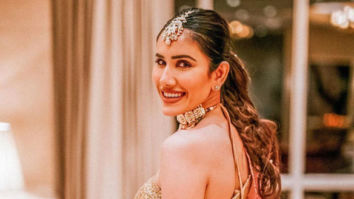Celebrity Photos of Sonnalli Seygall