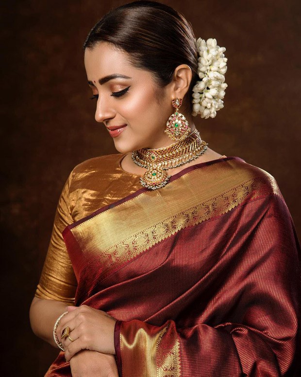 Trisha Krishnan stuns in a classic Kanjeevaram saree for Ponniyin Selvan-1 teaser launch 