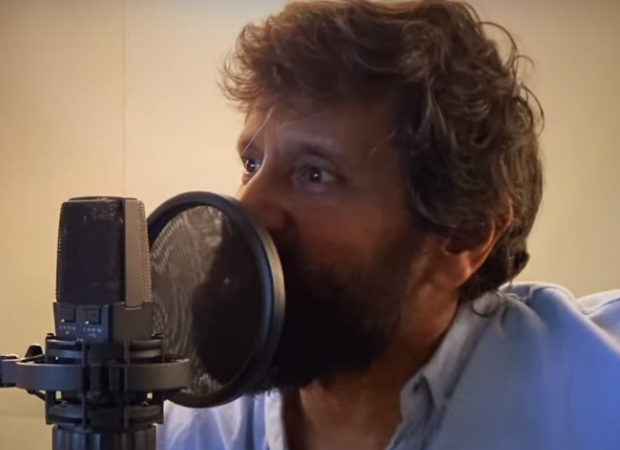 Vikram dubs for Mani Ratnam's magnum opus Ponniyin Selvan teaser in all 5 languages, watch video Vikram dubs for Mani Ratnam's magnum opus Ponniyin Selvan teaser in all 5 languages, watch video