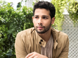 “Zoya ma’am maar dalengi, costume hai”, says Siddhant Chaturvedi as he gets papped in a film costume