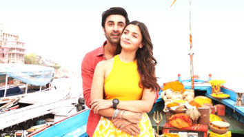 Alia Bhatt sings Kesariya, while husband Ranbir Kapoor watches her adorably
