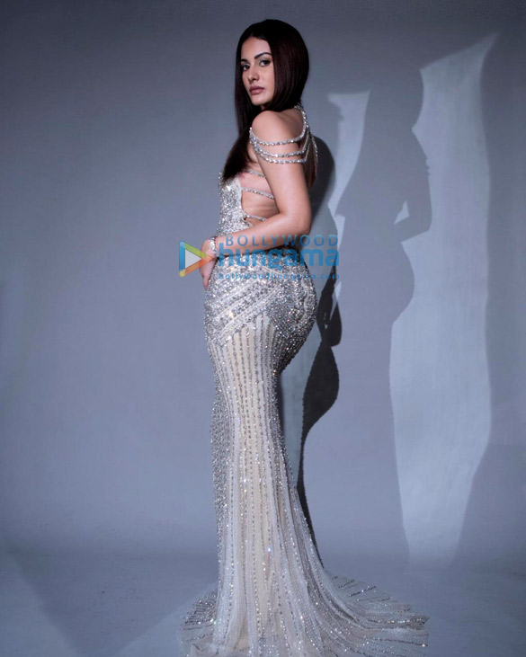 amyra dastur 122