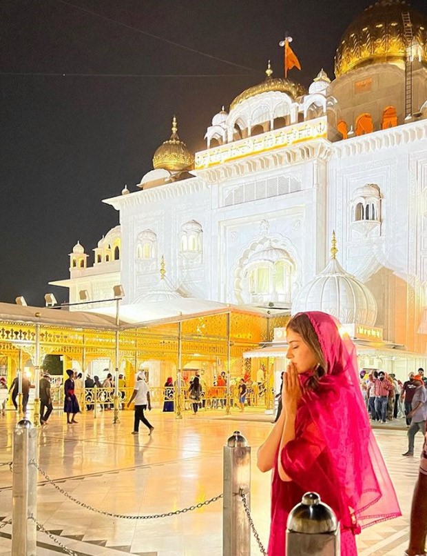 Ananya Panday seeks blessings at Delhi’s Bangla Sahib ahead of Liger release, shares pictures Ananya Panday seeks blessings at Delhi’s Bangla Sahib ahead of Liger release, shares pictures