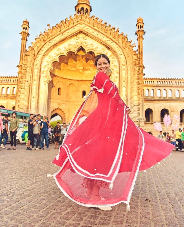 Ananya Panday twirls in front of Rumi Darwaza donning fuschia pink attire; promotes Liger in Lucknow 