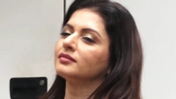 Bhagyashree flaunts her cute smile at paps