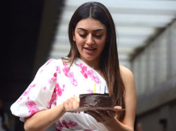 Hansika Motwani celebrates her birthday by cutting cake with paps