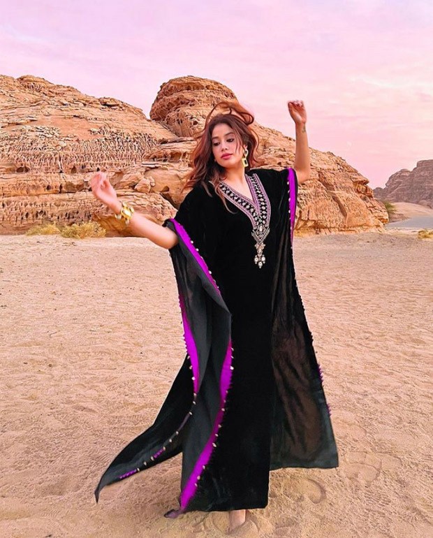 Janhvi Kapoor in Sureena Chowdhri's black velvet Kaftan carries trend like a pro