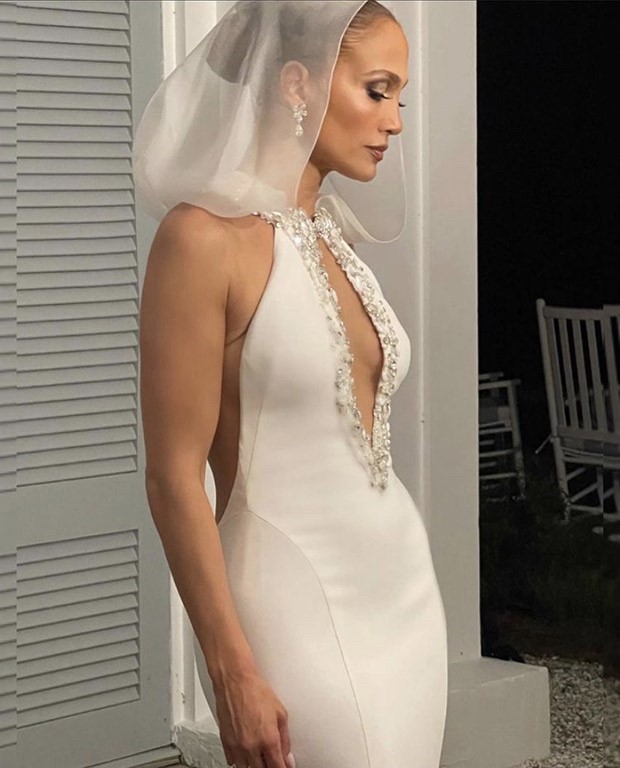 Jennifer Lopez and Ben Affleck's wedding images show her looking magnificent in 3 white gowns Jennifer Lopez and Ben Affleck's wedding images show her looking magnificent in 3 white gowns