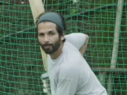 Jersey star Shahid Kapoor shows off his cricketing skills