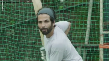 Jersey star Shahid Kapoor shows off his cricketing skills