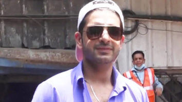 Karan Kundra poses for paps in lavender shirt and baggy jeans