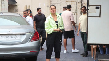 Kareena Kapoor Khan spotted outside her house as she struts out for a shoot