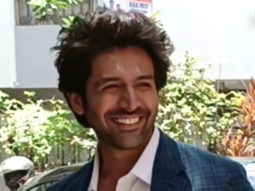 Kartik Aaryan gets a warm welcome by school students