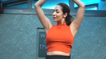 Malaika Arora reminds us of Chaiyya Chaiyya through her reel